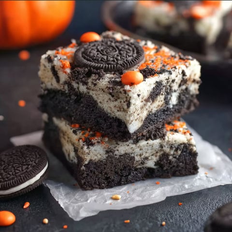 A Halloween Oreo Cake Bars 🍪🧡.